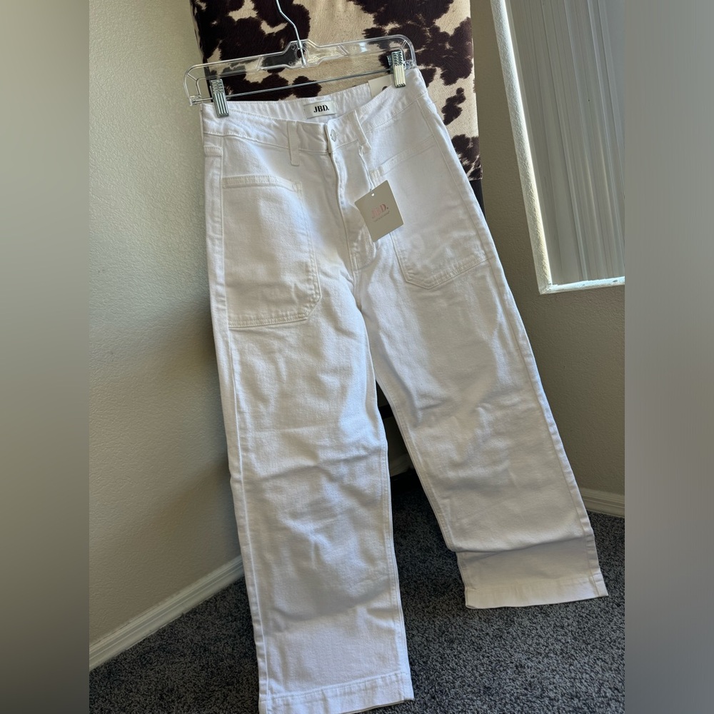 White wide leg jeans from an amazing wholesale JBD